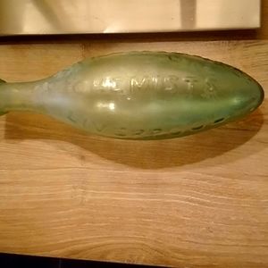 VERY  OLD GREEN MEDICINE BOTTLE recovered from a sunken ship (has documentation